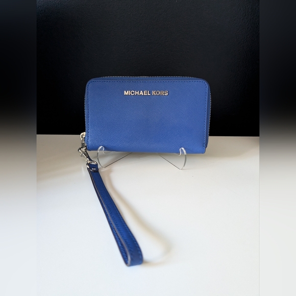 NWT Electric Blue Michael Kors Saffiano Wristlet - Picture 1 of 9